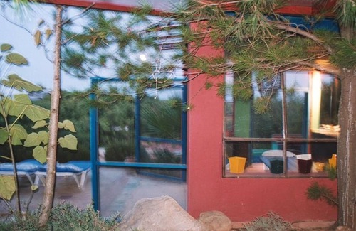 Fonte do Bispo House | Casa do Teatro colourful, Holiday home, pool, WiFi, TV, air-cond., near the sea