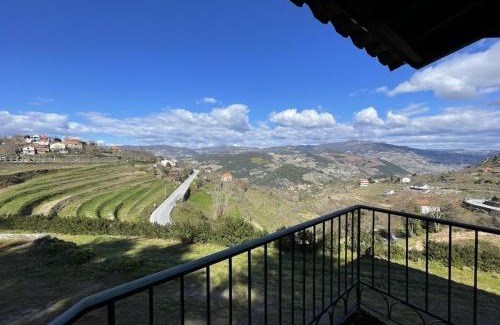 Sao Martinho de Mouros Ski Chalet | Casa do Vale - Douro Valley Cottage