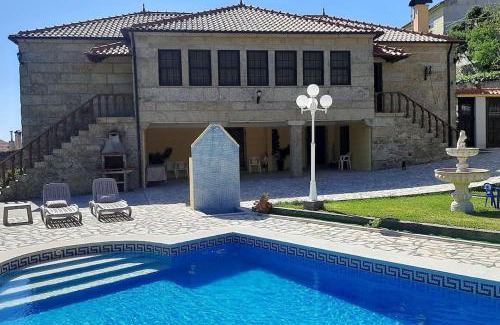 Bico House | Casa dos Leões- Aldeia dos 4 abades
