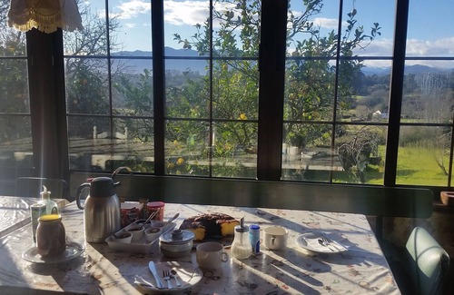 Priesca Cottage | Casa El Piensu for 8 people 300 m from the sea and views of the Sierra.