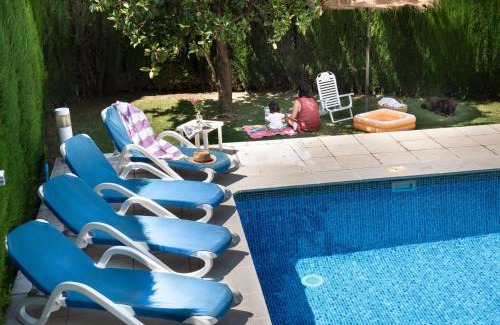 Huetor Santillan House | Casa El Pilar con piscina, jardín y barbacoa