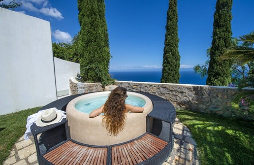 Praiano Ski Chalet | Casa Elena - In the center of Praiano, Parking & Panoramic Hot tub