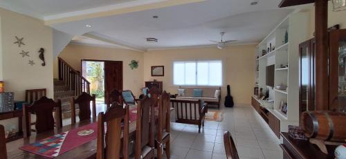 Horto House | Casa em Condomínio com Piscina e Lago em UBATUBA