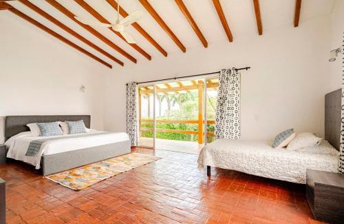 Pereira House | Casa en Cerritos con Piscina y 4 habitaciones