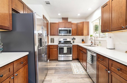 Citrus Heights House | Casa Encanto - Stylish, Clean & Relaxing Hidden Gem