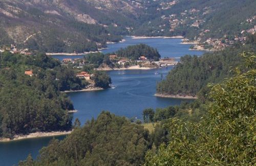 Cova House | Casa Encosta do Gerês-Ferias no Gerês