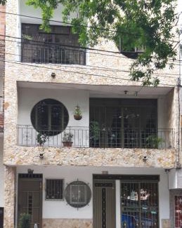 Buenos Aires House | Casa Entera-Cerca a Mall La Central y Estación de Tranvía