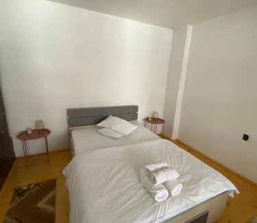 Curtea De Arges House | Casa Eroilor