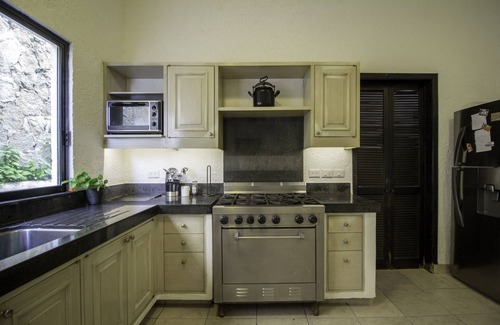 Acapulco House | Casa Estilo Mediterraneo con Alberca y Espejo de Agua en Acapulco