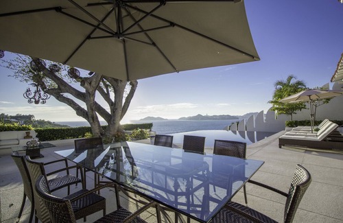 Acapulco House | Casa Estilo Mediterraneo con Alberca y Espejo de Agua en Acapulco