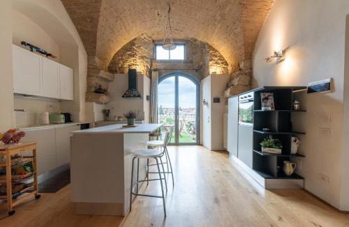 Old Town Apartment | Casa Etrusca - Con Giardino e Vista - ItalyWeGo