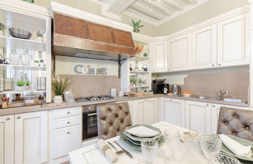 Lucca Historical Center Apartment | CASA ETTORE, Romantic and Luxury 3 Bedroom Apartment inside the Walls of Lucca