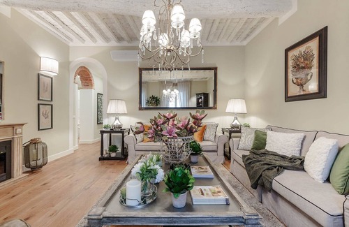 Lucca Historical Center Apartment | CASA ETTORE, Romantic and Luxury 3 Bedroom Apartment inside the Walls of Lucca