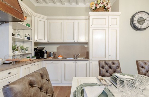 Lucca Historical Center Apartment | CASA ETTORE, Romantic and Luxury 3 Bedroom Apartment inside the Walls of Lucca
