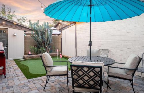 Stoneybrook House | Casa Evergreen - Outdoor Grille Patio with Putt