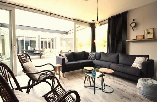 Sint-Annaland House | Casa Familia