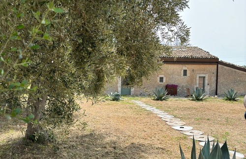 Noto Cottage | Casa Farfaglia, a charming old oil mill in Noto