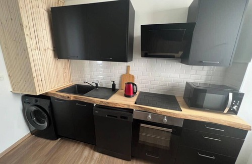 Brive-la-Gaillarde Apartment | Casa Faro -T2 -Hyper Centre Brive -Rue Commerçante