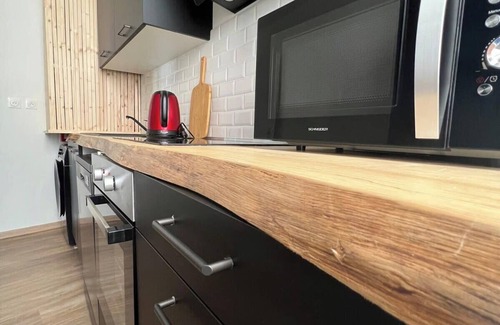 Brive-la-Gaillarde Apartment | Casa Faro -T2 -Hyper Centre Brive -Rue Commerçante