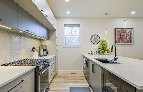 Okanagan-Similkameen House | Casa Feliz - Across from the beach w/Hot Tub