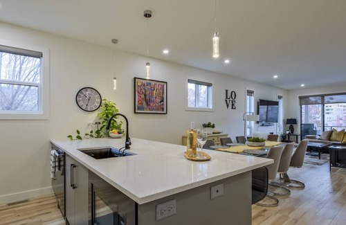 Okanagan-Similkameen House | Casa Feliz - Across from the beach w/Hot Tub
