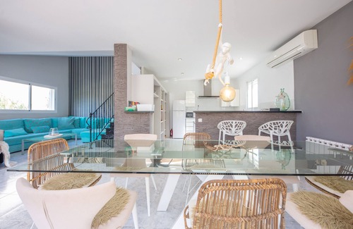 Provensals Villa | Casa Feliz - Five Bedroom Villa, Sleeps 6