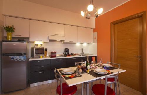 Sasso Moro Apartment | Casa Fiorita Pool and Lake - Happy Rentals