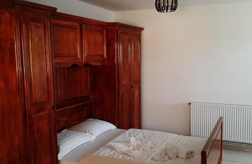 Curtea De Arges Apartment | Casa Florilor