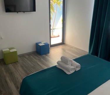 Costinesti House | Casa Fuchsia