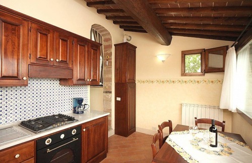 Lano House | Casa Gelso A: A cozy and welcoming two-story apartment that is part of an ancient country house in the characteristic style of the Tuscan countryside, with Free WI-FI.