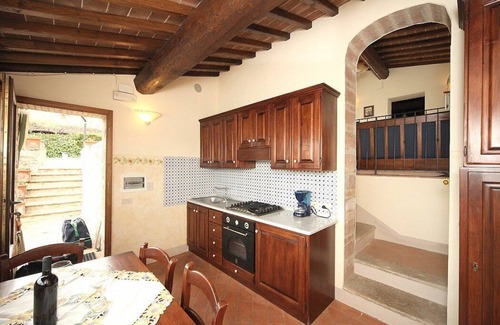 Lano House | Casa Gelso A: A cozy and welcoming two-story apartment that is part of an ancient country house in the characteristic style of the Tuscan countryside, with Free WI-FI.