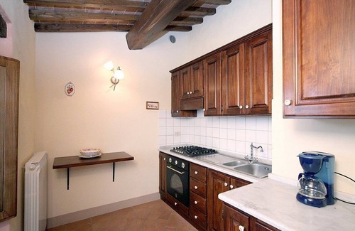 Lano House | Casa Gelso C: A cozy and welcoming apartment that is part of an ancient country house in the characteristic style of the Tuscan countryside, with Free WI-FI.