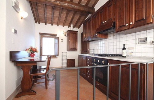 Lano House | Casa Gelso D: A romantic and welcoming apartment that is part of an ancient country house situated in the heart of the Tuscan countryside, with Free WI-FI.