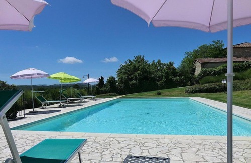 Lano House | Casa Gelso D: A romantic and welcoming apartment that is part of an ancient country house situated in the heart of the Tuscan countryside, with Free WI-FI.