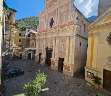 Badalucco Apartment | Casa Gianna, Bellissimo Monolocale nel centro storico de Badalucco, 10km dal mare