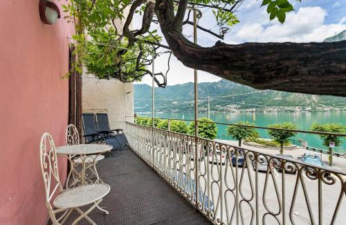 Claino Con Osteno House | Casa Glicine On The Lake by Halldis