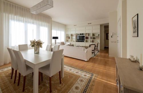Pesaro Apartment | Casa Gramsci luxury apartment