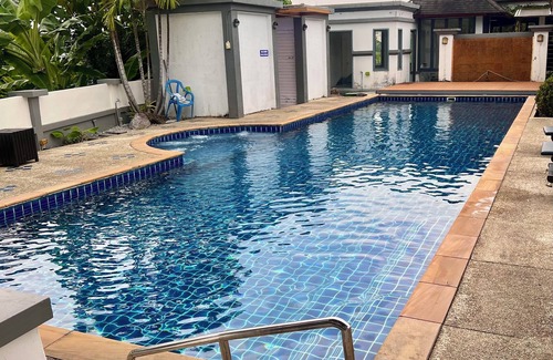 Sa Khu Villa | Casa Gris a 2-bedroom Villa with Shared Pool only minutes from Nai Yang Beach