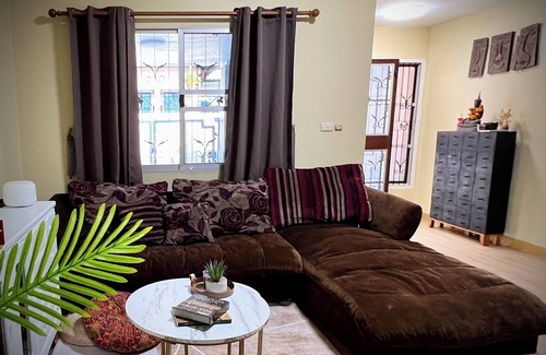 Sa Khu Villa | Casa Gris a 2-bedroom Villa with Shared Pool only minutes from Nai Yang Beach
