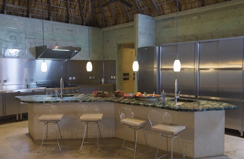 Barra de Colotepec Villa | Casa Hola Ola-Beach Villa-Pickleball-Padle Ball-Tennis-Chef-Lap Pool-STARLINK