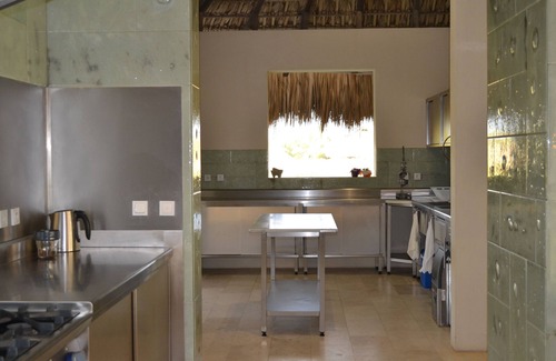 Barra de Colotepec Villa | Casa Hola Ola-Beach Villa-Pickleball-Padle Ball-Tennis-Chef-Lap Pool-STARLINK