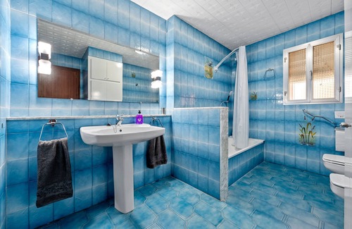 Amposta House | 'Casa ideal para familias with Private Terrace, Balcony and Air Conditioning