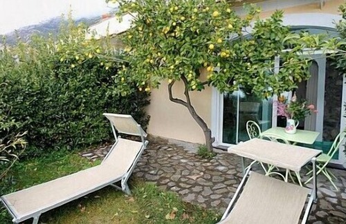 Nocelle House | Casa Ilnira C: A spacious apartment in a quiet position, located on a hillside above the sea, with Free WI-FI.