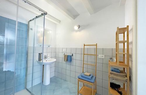 Lipari Villa | casa incastonata nel mare
