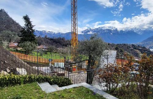 Tremezzo Apartment | Casa Intignano - Camera con bagno e portico vista lago