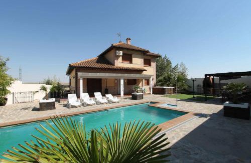 Sesena House | Casa Jardin del Valle TuCasaTemporal