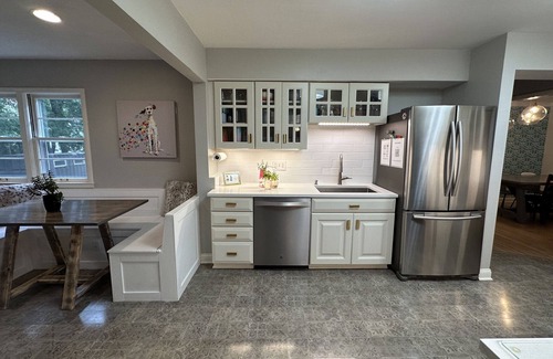 Golden Valley House | Casa Kelly (4-Bedroom Home) - Pets Allowed by RedAwning
