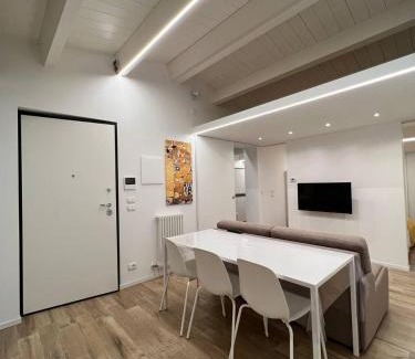 Pineta Apartment | CASA KLIMT vicinissima al mare parcheggio privato gratuito se disponibile