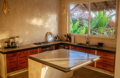 Emiliano Zapata Villa | Casa La Bomba - Luxury and Serenity atop La Punta