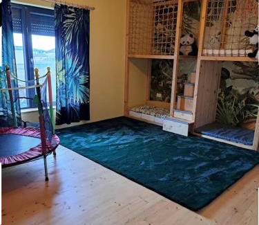 Berceni Apartment | Casa la curte cu terasa,gratar si loc de joaca
